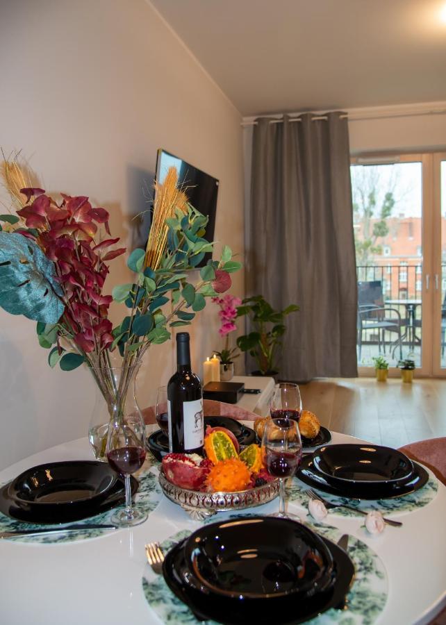 Maya'S Flats & Resorts - River View Gdansk Ngoại thất bức ảnh